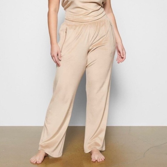 SKIMS Pants - SKIMS Velour High Rise Wide Leg Pant.  Honey. Size XL EUC.